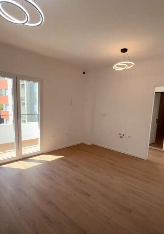 VENDESI 1+1 ASTIR / VICINO AL BAR BOHEM