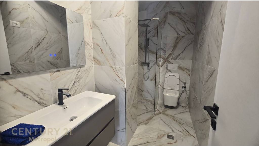 Japim me qira apartament 2+1+2+ parkim te Rezidenca Kodra e Diellit 2!

