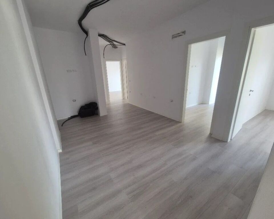 Jepet ambient biznesi me qira tek Univers City, Qtu .