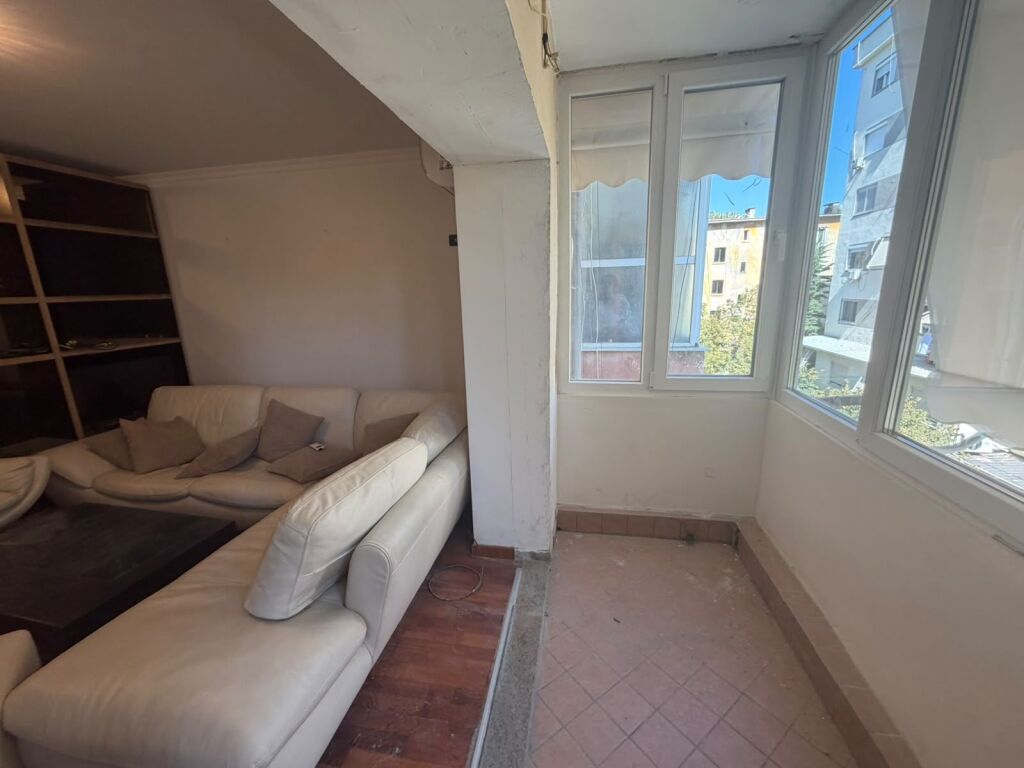 Jepet 1+1te Vasil Shanto mobiluar kat 3 pa ashensor  650 eu