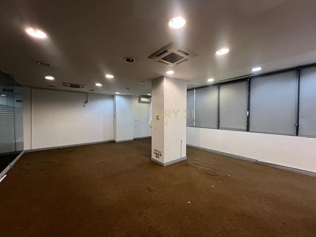 JEPET ME QIRA AMBIENT KOMERCIAL – ZOGU I ZI, TIRANË