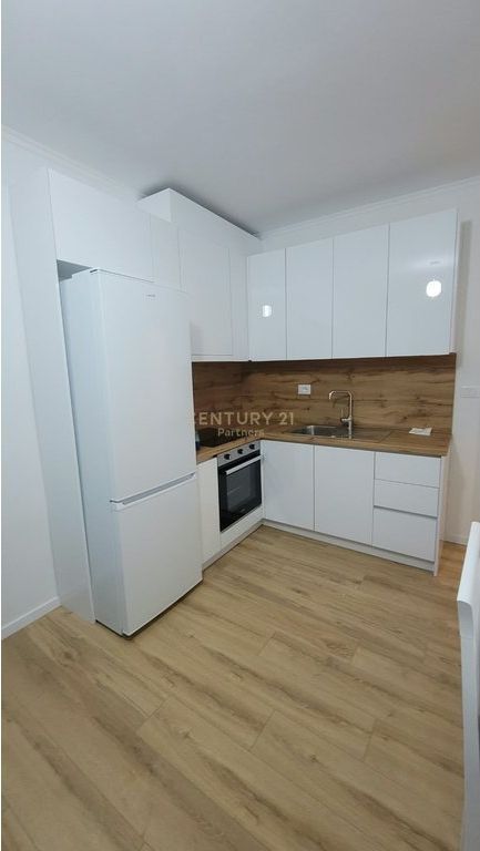 JAPIM ME QIRA APARTAMENT 1+1 TE RRUGA BARDHYL!