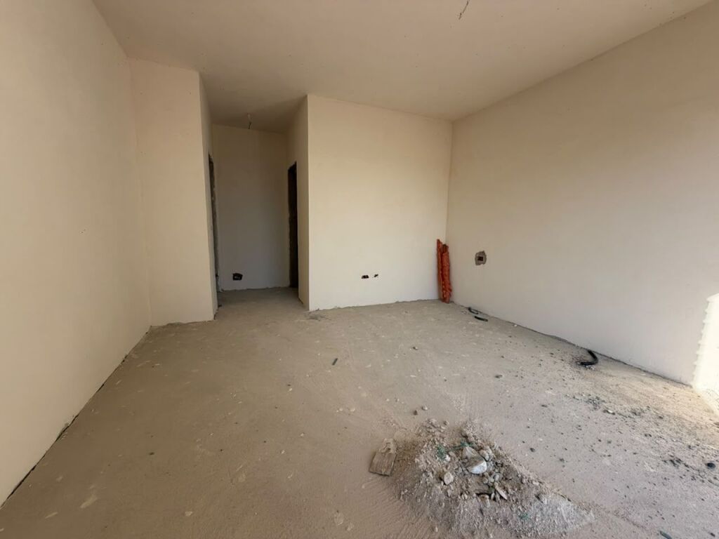 Shitet Apartamet 2+1 Paskuqan