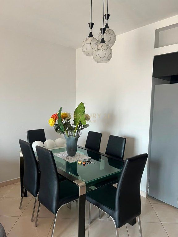 Apartament 2+1+2 per shitje te Materniteti I Ri