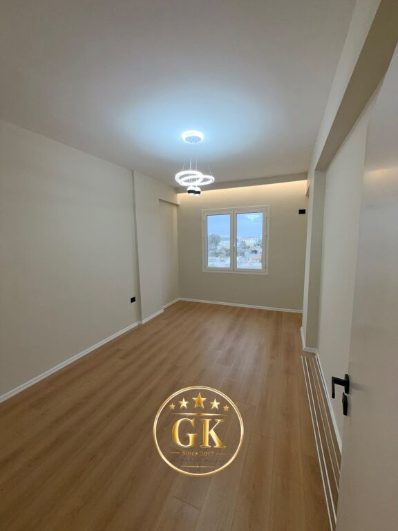 SHITET APARTAMENT 2+1 I SAPO RESTAURUAR URA DAJLANIT PLAZH DURRES