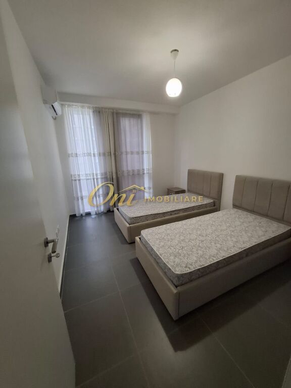 RRUGA 5 MAJI APARTAMENT PER QERA 3+1