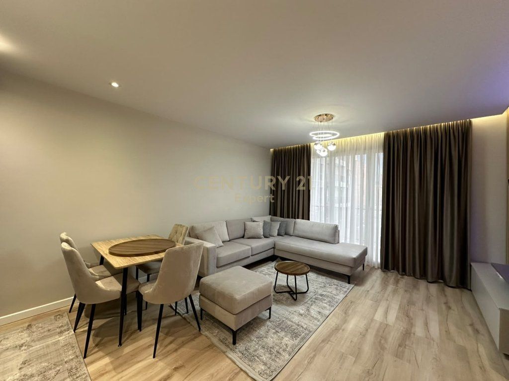 APPARTAMENTO 2+1+POSTO AUTO IN AFFITTO PRESSO L'EX CAMPO DI AVIAZIONE /Mese 80.000 Lek /Mese