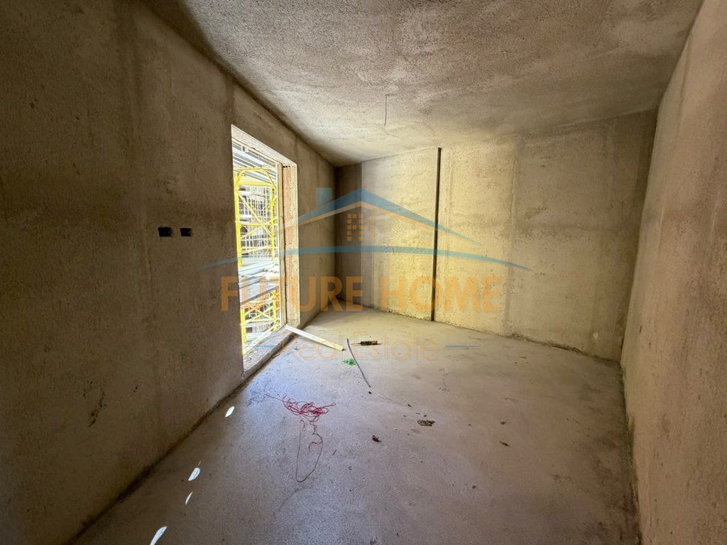 Shitet, Apartament 3+1+2, Colonnade Building, Rruga Dritan Hoxha.
