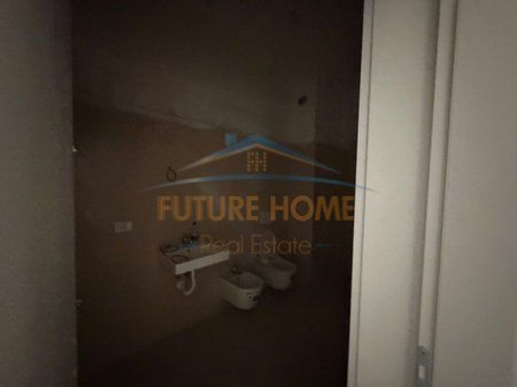 Shitet, Apartament 2+1+2, Porta e Re, Sauk.