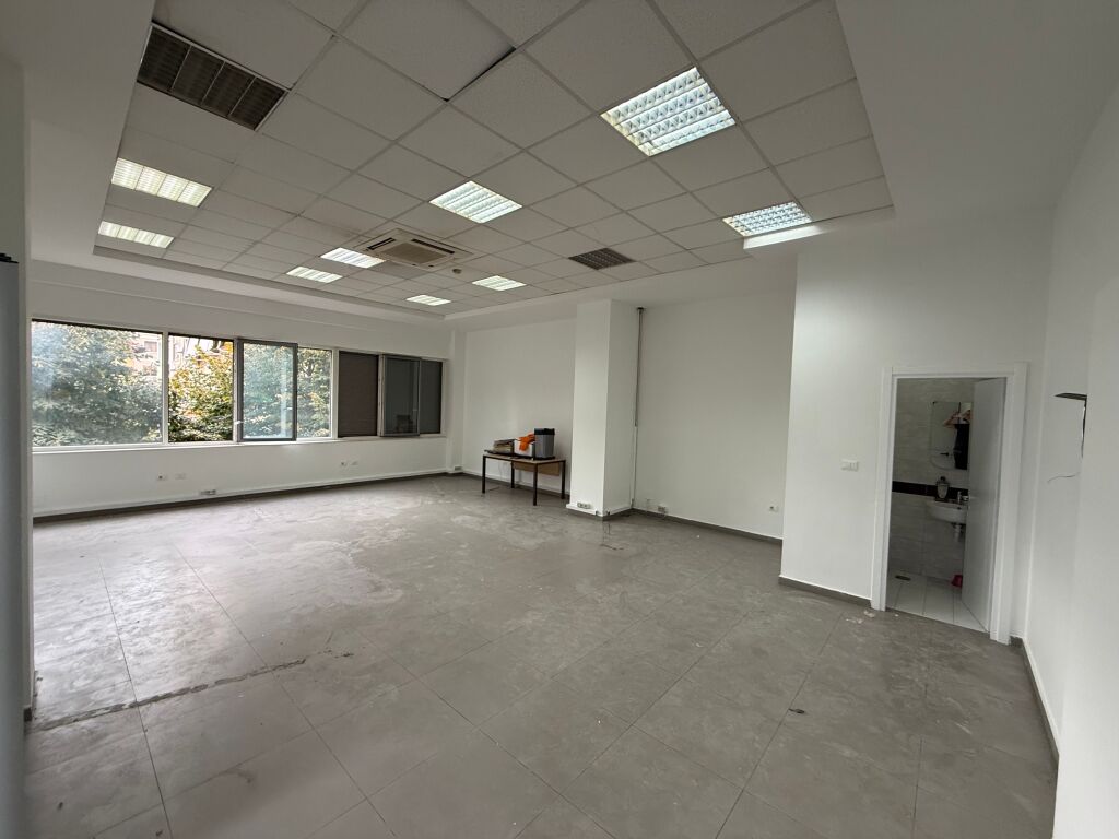 📣 QERA Ambient Zyre Me 1 Post Parking 📍 Rruga e “Bogdaneve” ✨