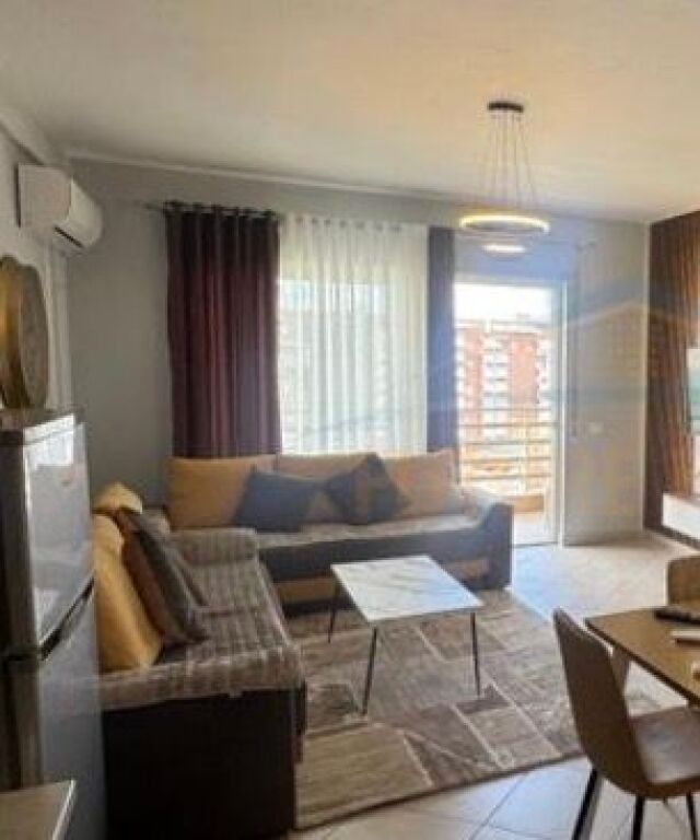 Shitet, Apartament 1+1, Rruga 5 Maji, Tirane.