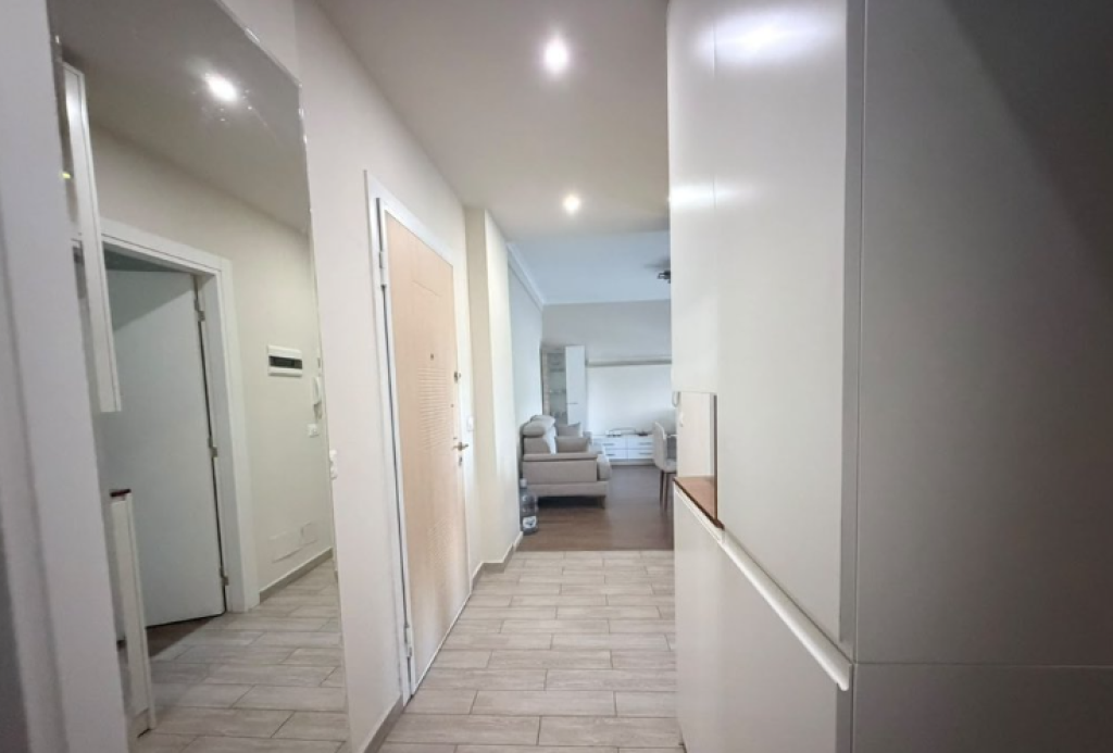 Apartament 2+1 Me Qira në Komunën e Parisit, Tiranë !