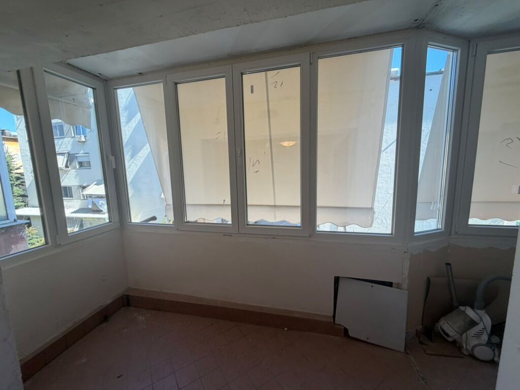 Jepet 1+1te Vasil Shanto mobiluar kat 3 pa ashensor  650 eu