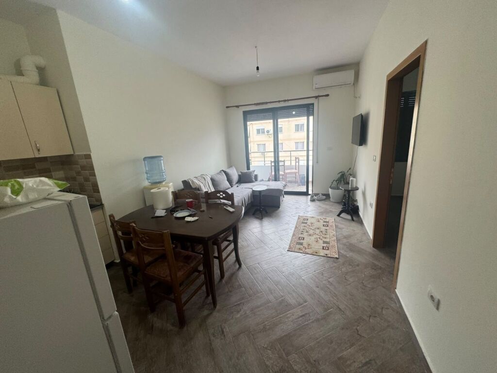 Shitet apartament 1+1 ne Astir