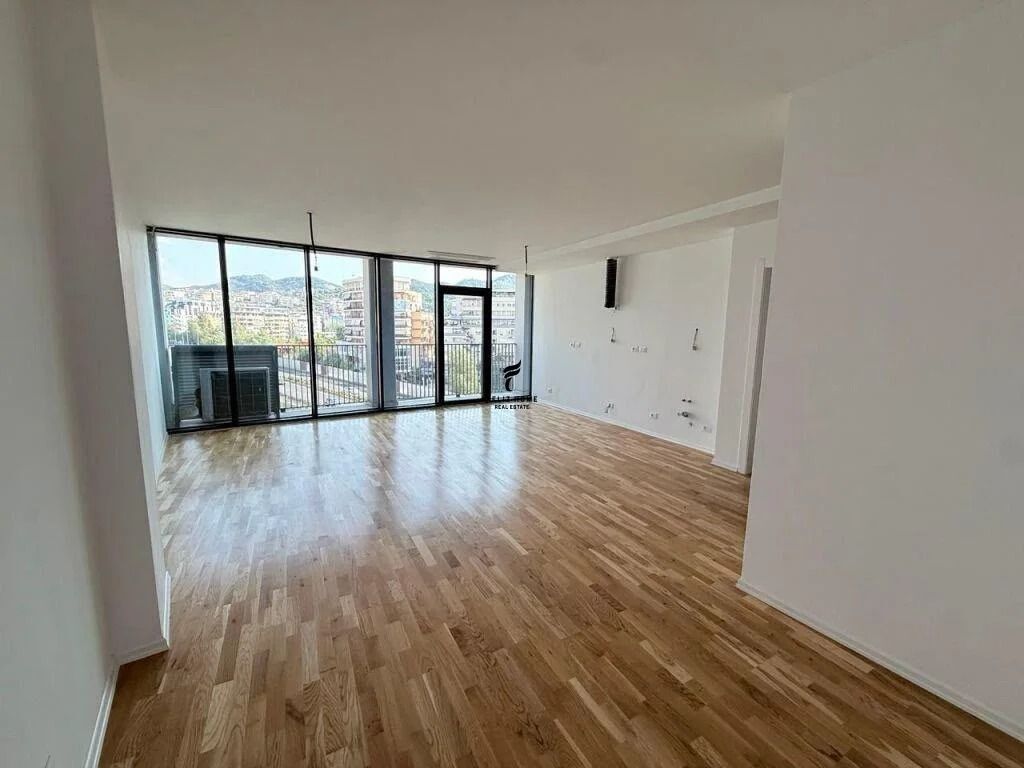 OFFICE FOR RENT 125 M2 LAKE VIEW 165,000 LEKE  FH-96556