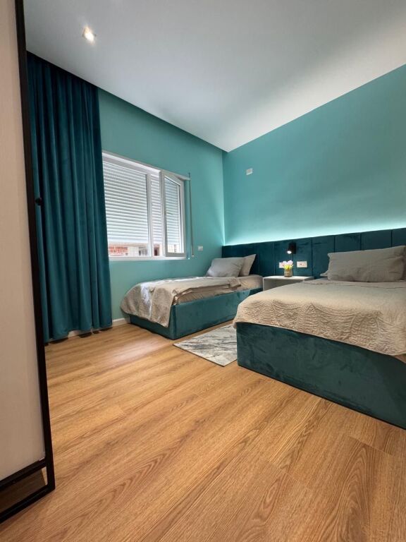 Apartament modern me dy dhoma gjumi për qira Lungomare Vlora