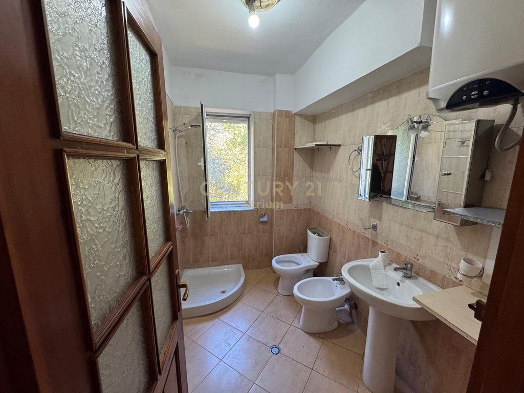 APARTAMENT 2+1 NË SHITJE – ALI DEM, RRUGA IDRIZ DOLLAKU!!
