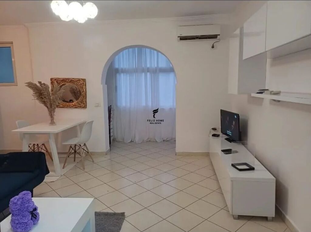 APARTAMENT ME QERA 1+1 RRUGA E ELBASANIT 55.000 LEKE FH-96525