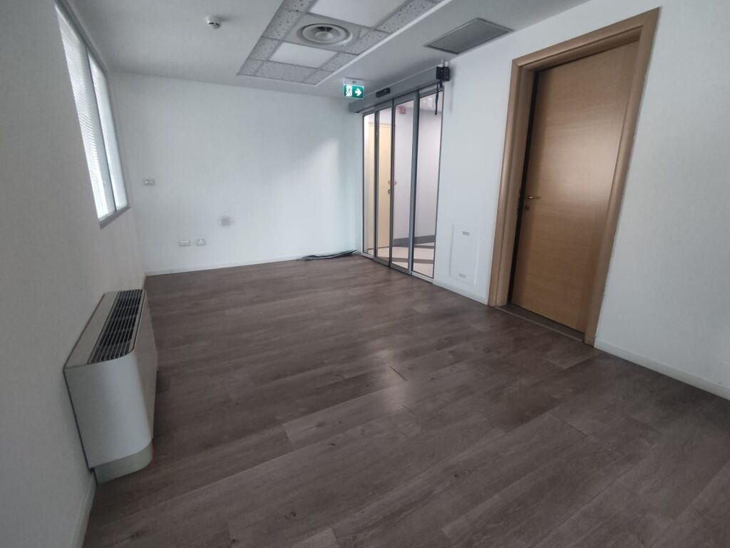 Locale commerciale in affitto in Via Elbasan. ID 5738