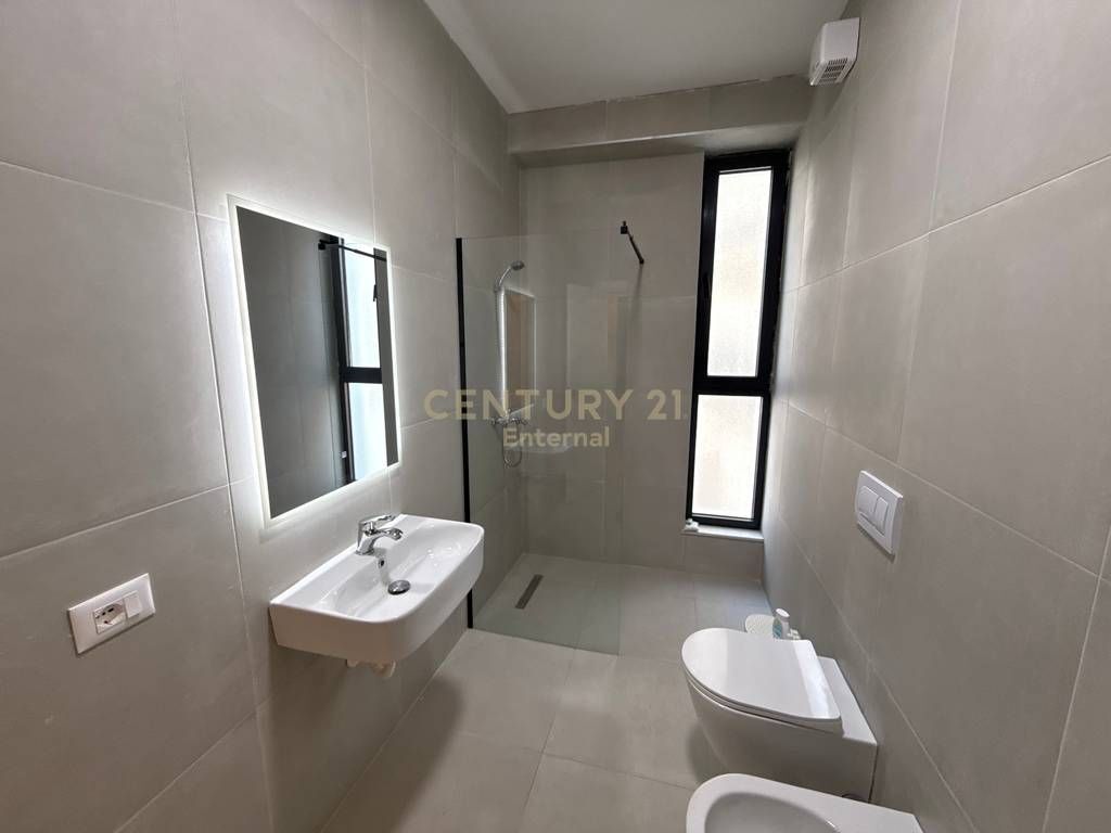 Appartamento 1+1 in Affitto al Bulevardi i Ri, Tirana - 770€ | 63 m²