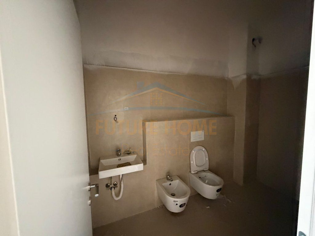Qira, Apartament 2+1+2, Porta e Re, Sauk.