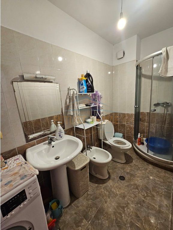 Affitto, Appartamento 2+1, Unaza e Re    50.000 Lek