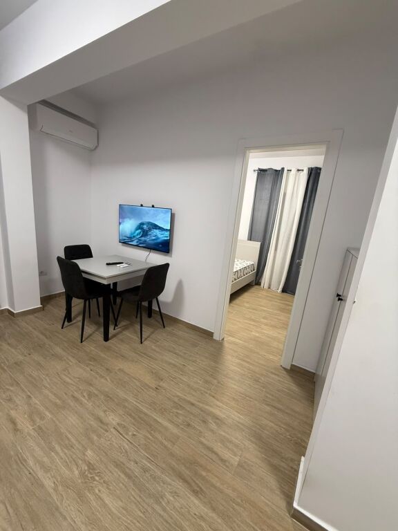 Qera | Apartament 1 + 1 | Rruga 5 Maji | 500 €/muaj