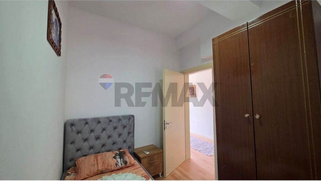 Apartament 2+1 me qera,prane Shkolles Reald