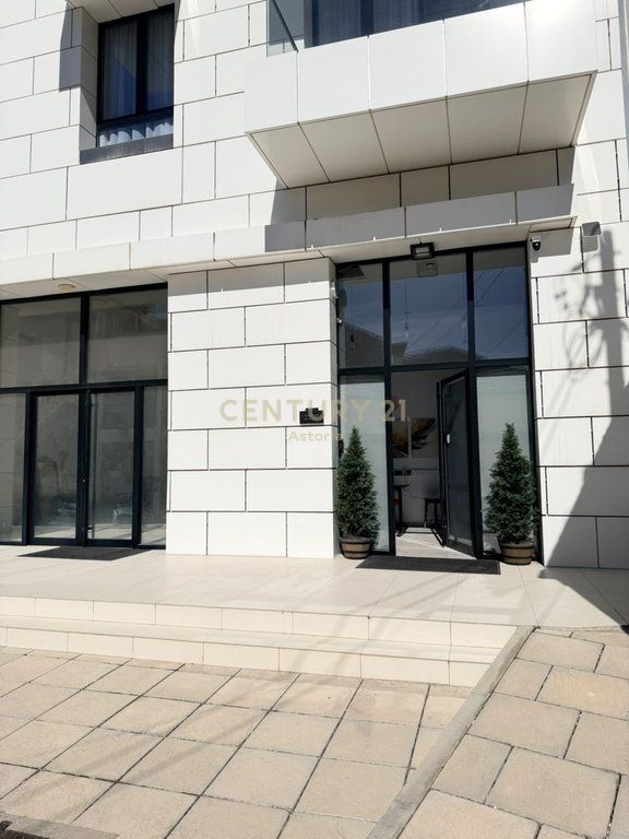 Ufficio + magazzino in affitto - Via Naim Frashëri, vicino a Via Kavajës