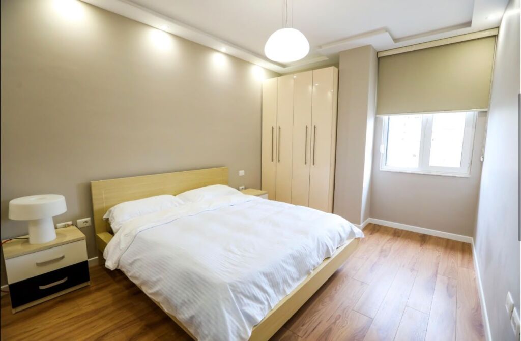 🏡 APARTAMENT MODERN 2+1+2 ME QIRA – QENDËR
