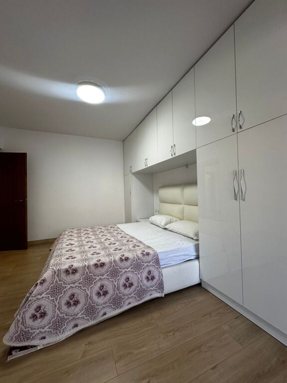 Jepet 1+1 mobiluar Myslym Shyri 60000 lek