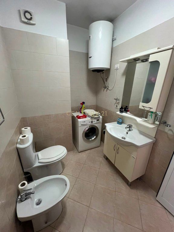 Apartament 2+1+2 per shitje te Materniteti I Ri