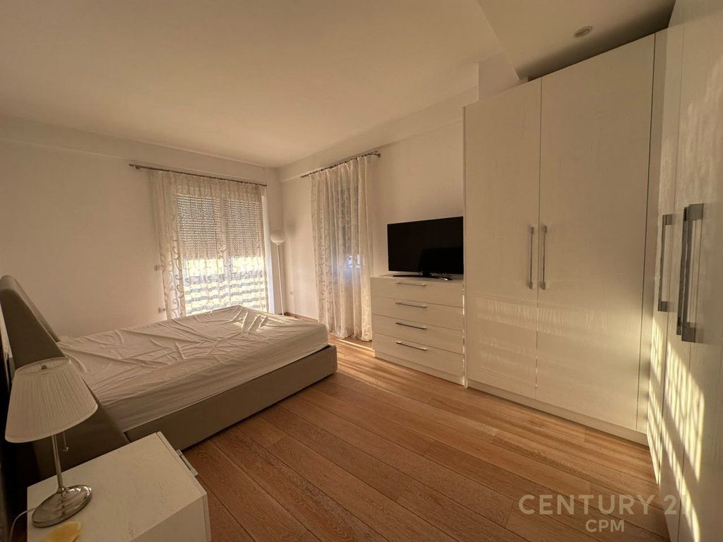 Apartament 3+1+2+ Post Parkimi Per Qira Tek Rruga E Bogdaneve! 1,700 € /Muaj