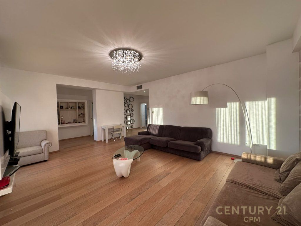 Apartament 3+1+2+ Post Parkimi Per Qira Tek Rruga E Bogdaneve! 1,700 € /Muaj