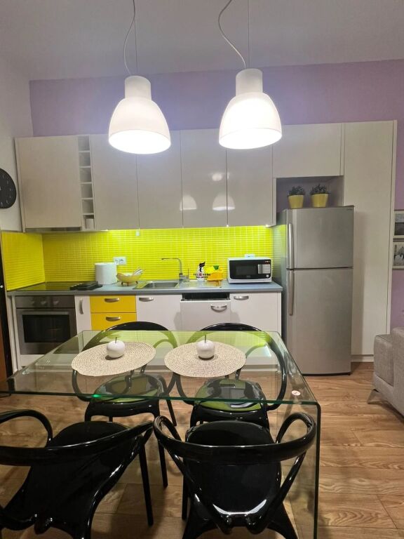SHITET APARTAMENT 2+1 VASIL SHANTO 310.000 EURO FH-96585