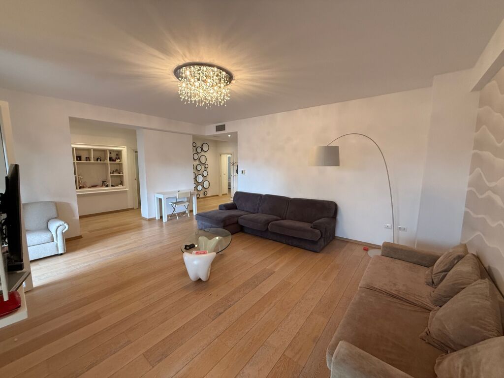 📣 AFFITTO Appartamento 3+1+2 📍 Via “Bogdaneve”, Vicino al Centro, Tirana ✨