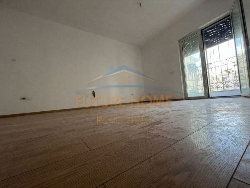 Shitet, Apartament 2+1+2, Porta e Re, Sauk.