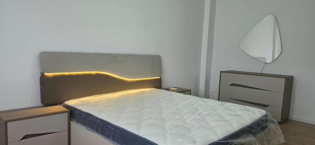 Jepet apartament 2+1 me qira tek Rruga e Kavajes , 21 Dhjetori , prane Njesise Bashkiake nr.7 ,