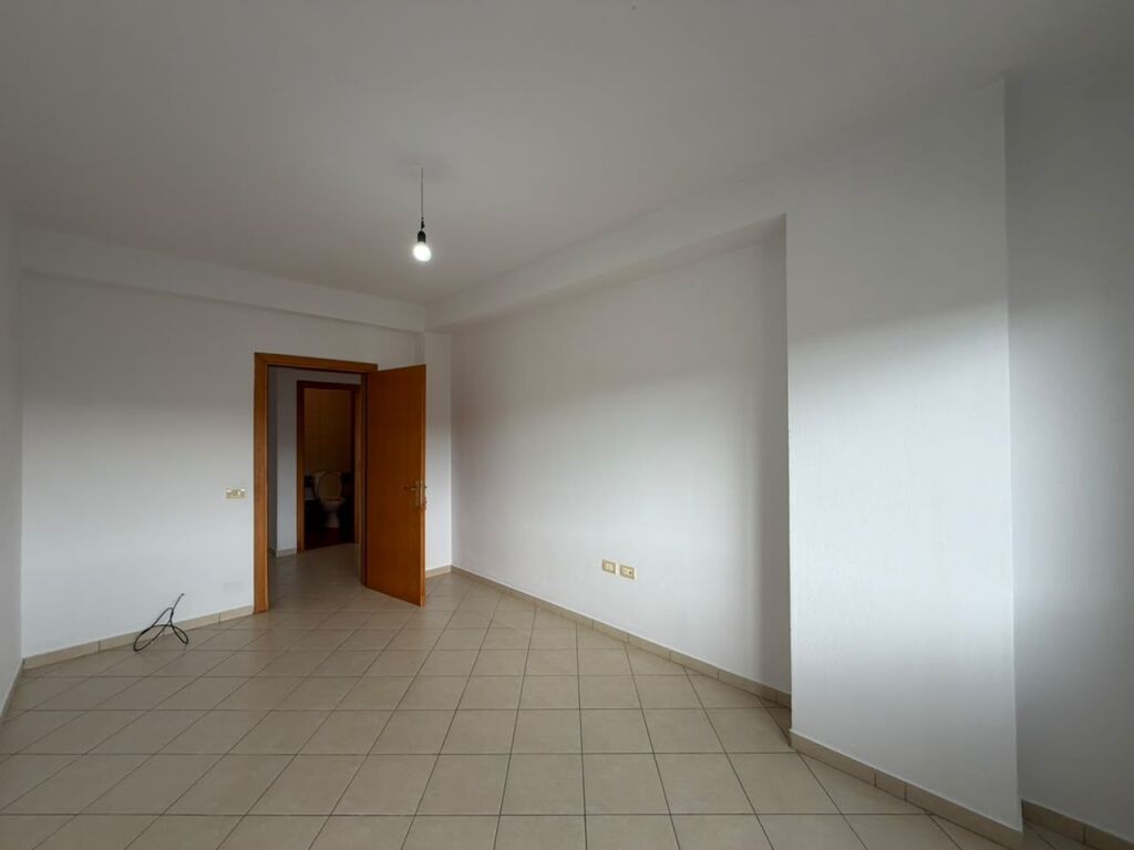 Apartament 2+1 per shitje ne Astir.