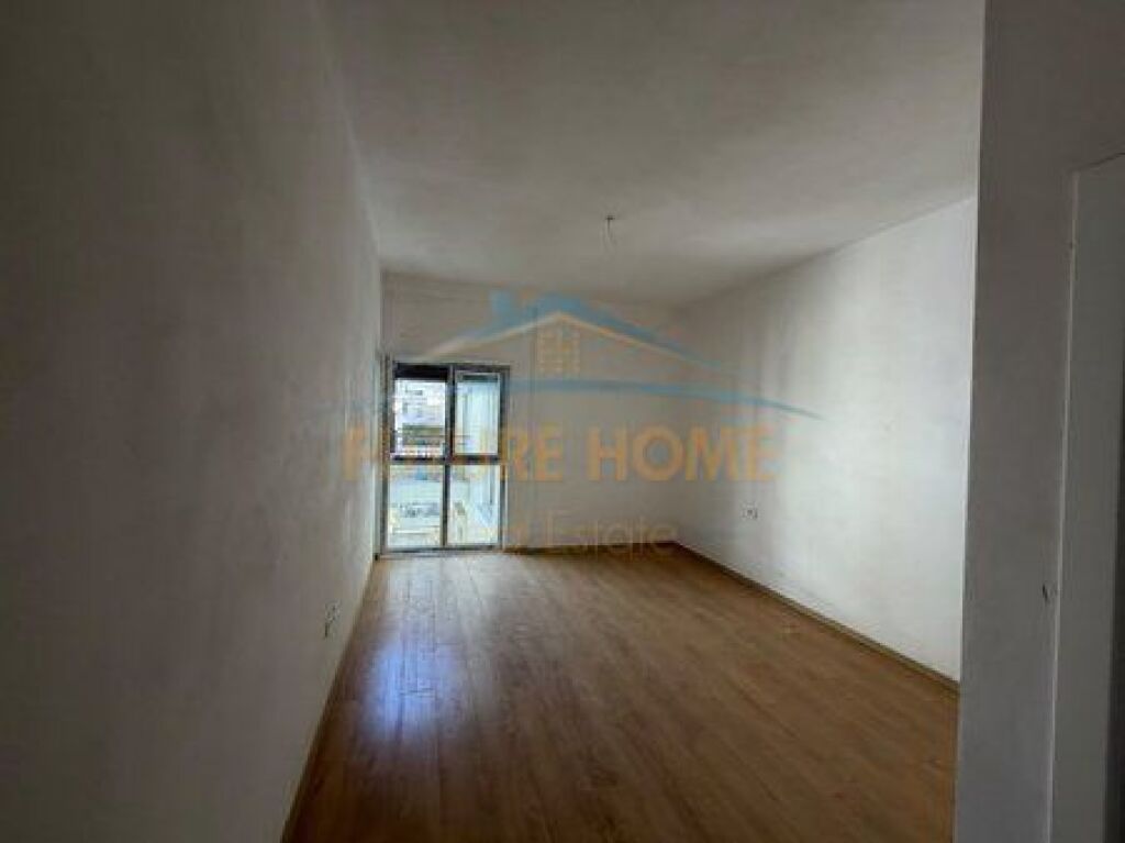 Shitet, Apartament 2+1+2, Porta e Re, Sauk.