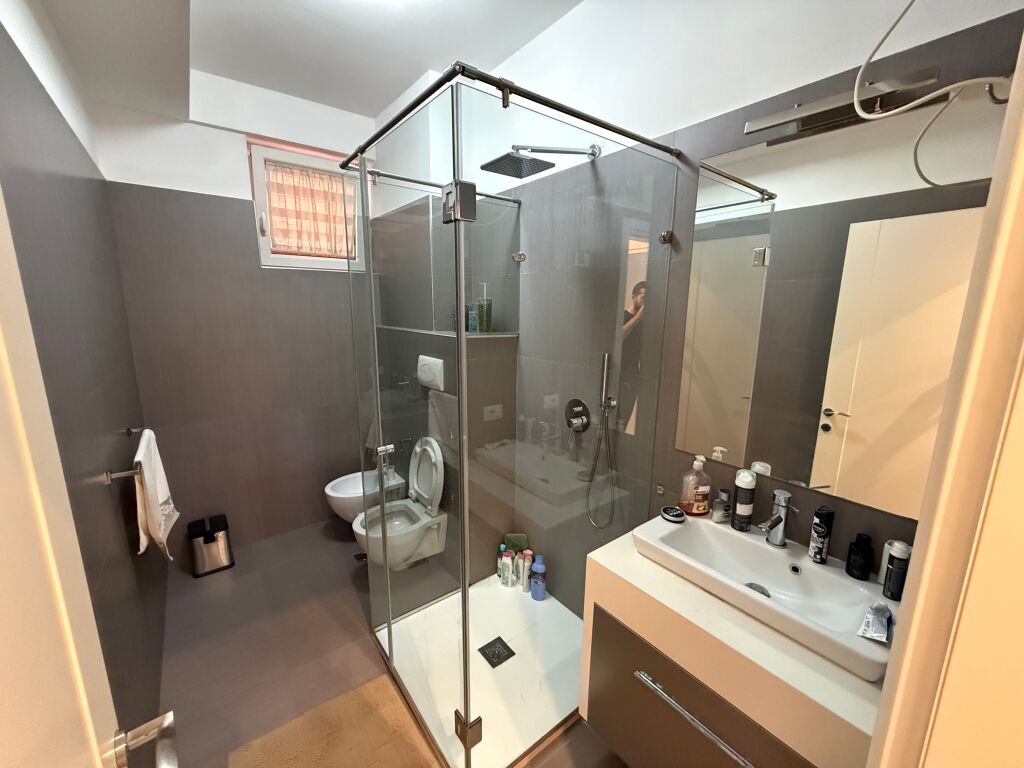 📣 AFFITTO Appartamento 3+1+2 📍 Via “Bogdaneve”, Vicino al Centro, Tirana ✨