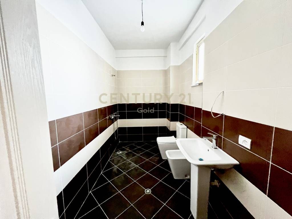 PER SHITJE APARTAMENT 2+1+2+VERANDE!