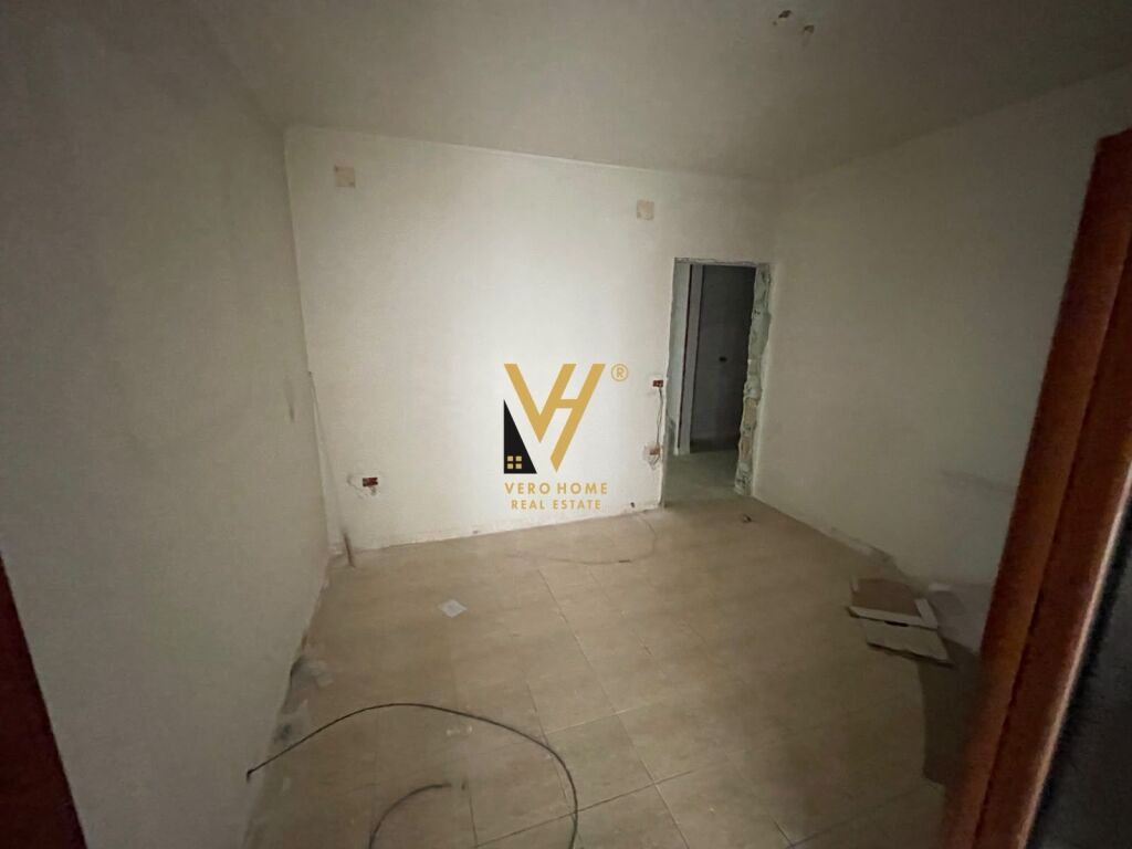 UFFICIO 122 M2 IN AFFITTO A BLLOKU 230.000 LEKE