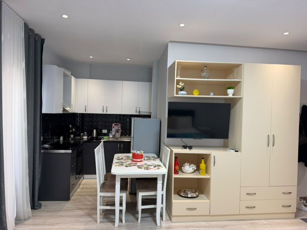 LONG-TERM RENTAL STUDIO APARTMENT - TENNIS COURT, VLORE