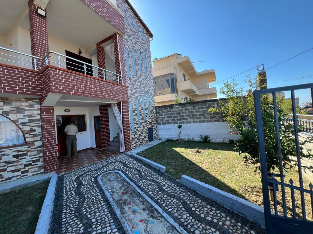 SHITET VILE 2 KATSHE, NE UNAZE TE PLAZHIT DURRES 150000 EURO