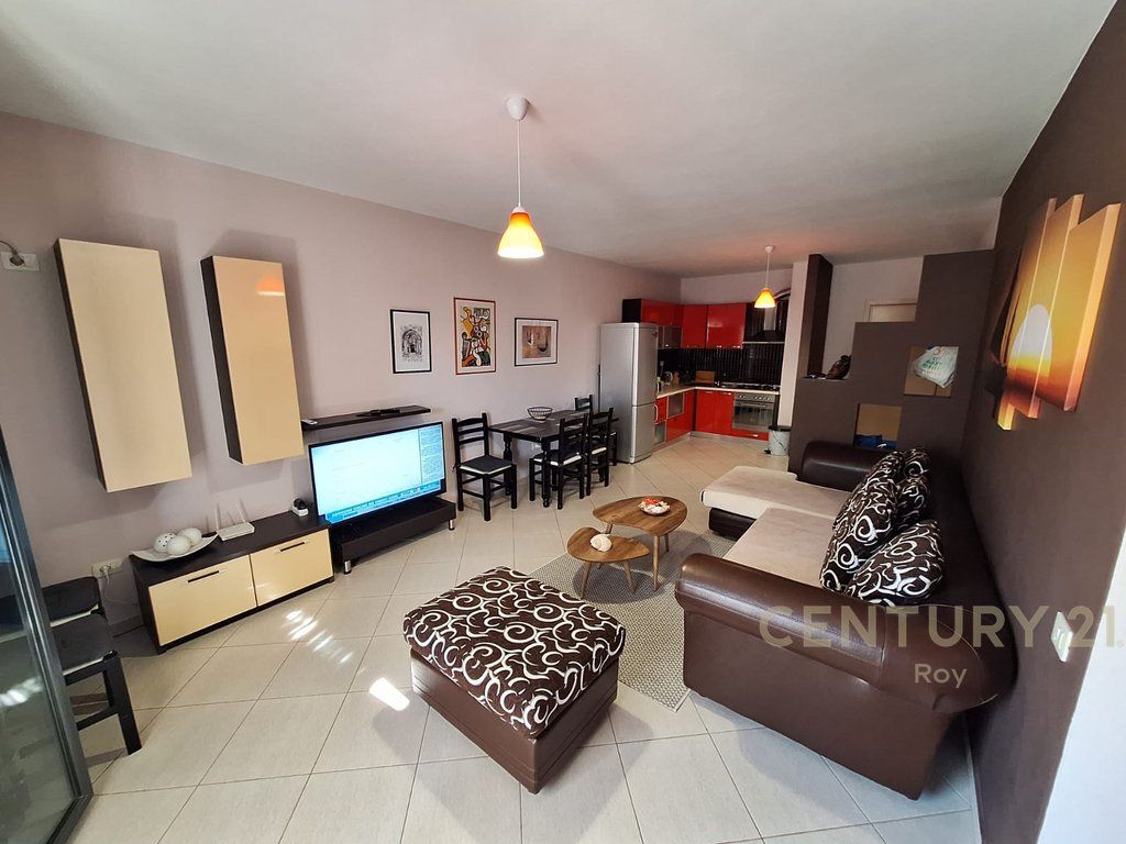 Jepet Apartament 1+1 me Qera ne Shkemb te Kavajes ,Vija e Pare me Detin!!..