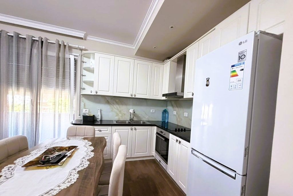 Apartament 2+1 Me Qira në Komunën e Parisit, Tiranë !