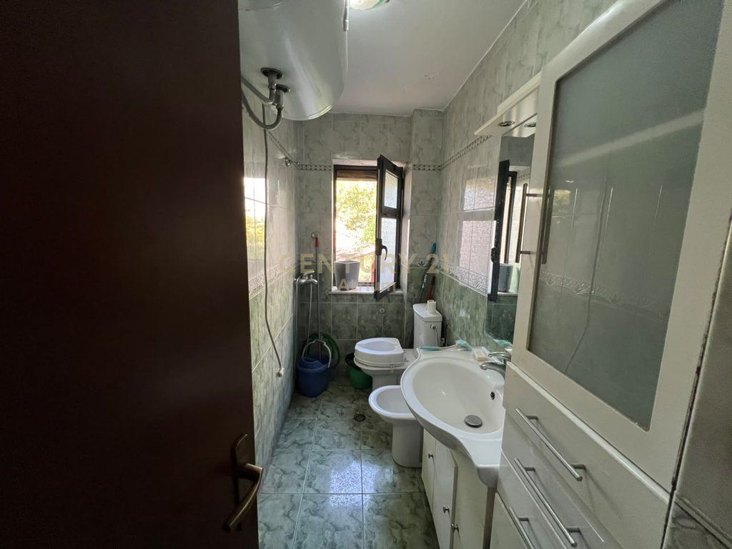 Apartament 4+1+3+2 Ballkone per shitje te Ali Demi