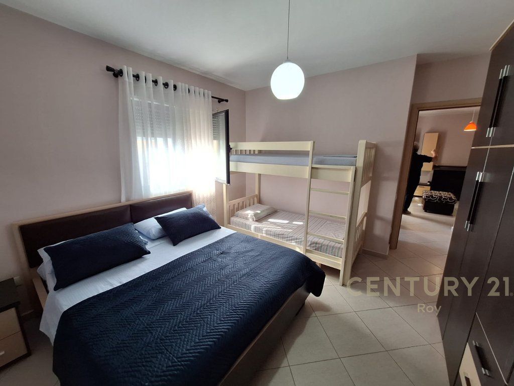 Jepet Apartament 1+1 me Qera ne Shkemb te Kavajes ,Vija e Pare me Detin!!..