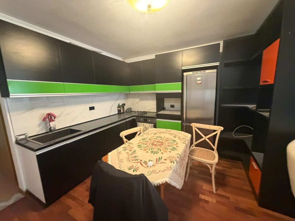 Jepet 1+1te Vasil Shanto mobiluar kat 3 pa ashensor  650 eu